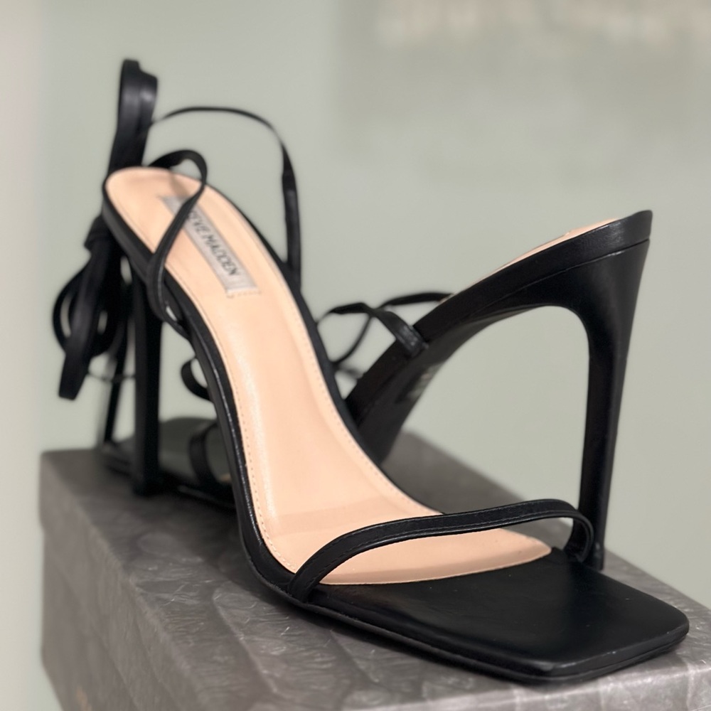 Steve Madden black heel
